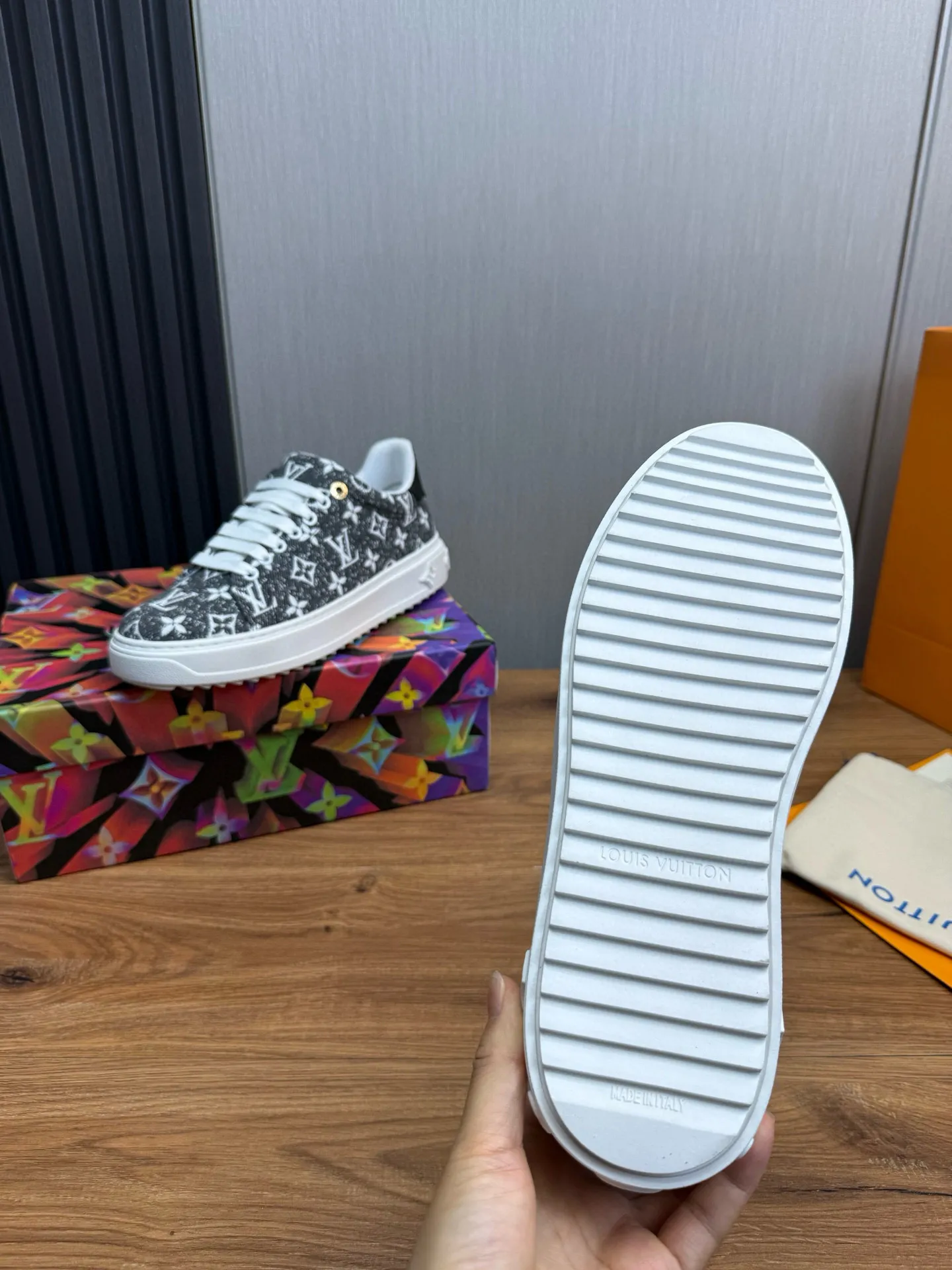 Factory price: 520💰LOUIS VUITTON [Louis VUITTON] The new trendy Lv is on the market🎁, casual and fashionable men's shoes👟The upper is made of imported original fabric + cowhide mesh lining, the original wear-resistant rubber outsole, the version is simple and elegant, exclusive for trendy men. Code number: 38-44, customized 45, 46